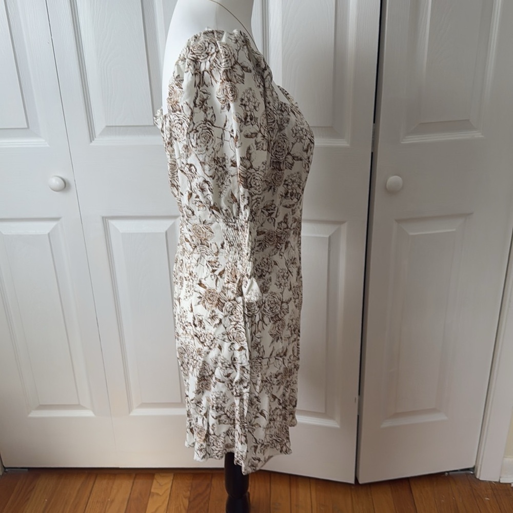 Brown and white floral dress with cinched sleeves - Picture 3 of 5